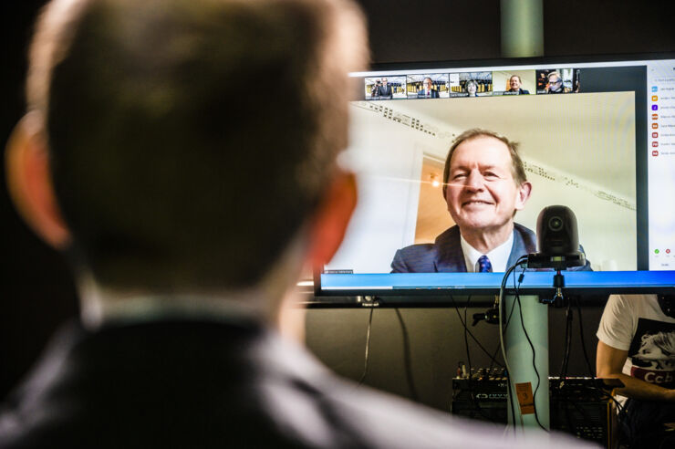 Marcus Wallenberg och Jan-Ingvar Jönsson i videosamtal.