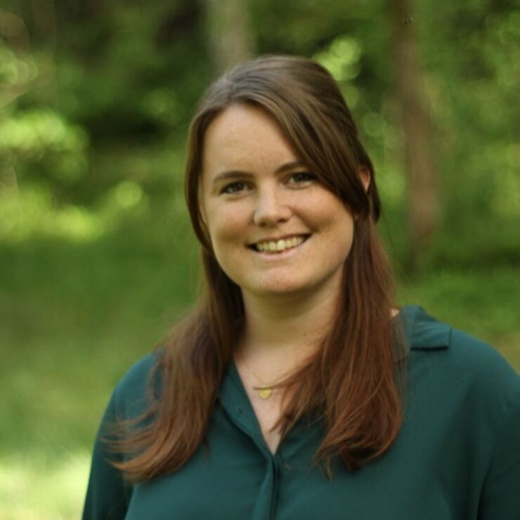 a photo of a woman