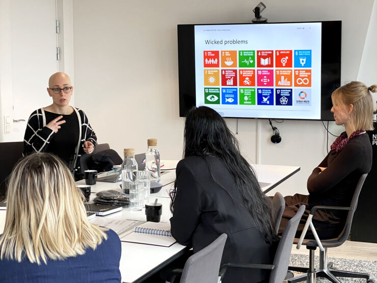 Karin Ackerholm presenterar Globala målen för hållbar utveckling.