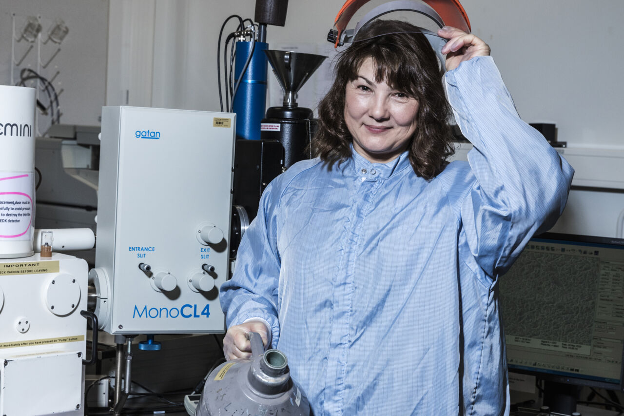 Galia Pozina i labbutrustning.