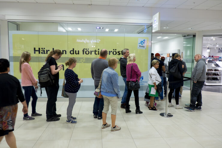 People in a que to vote in a mall.