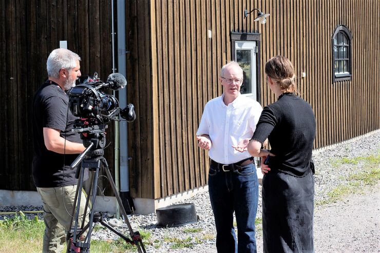 Per Frankelius interviewed by TV.