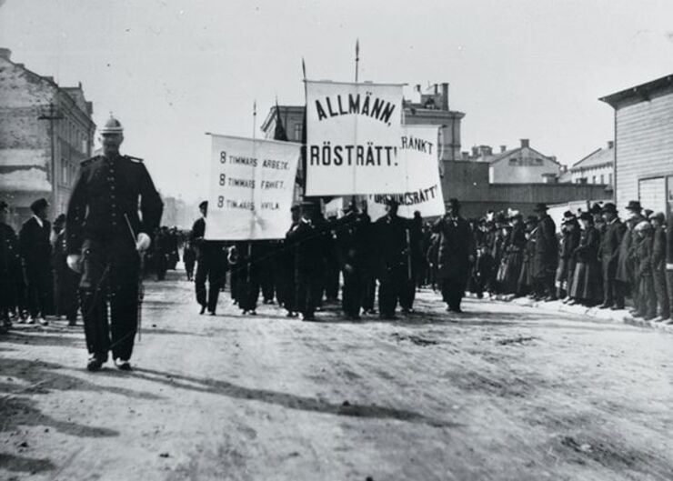 Historisk bild demonstrationståg för rösträtt.