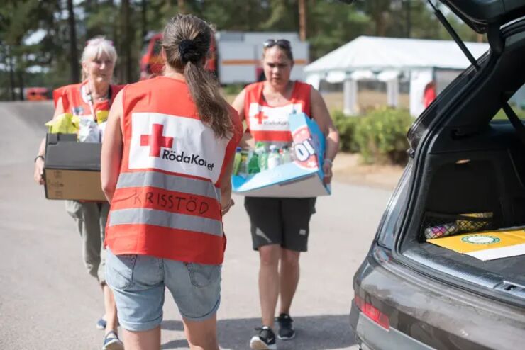 Frivilliga från Röda Korset vid skogsbränderna 2018.