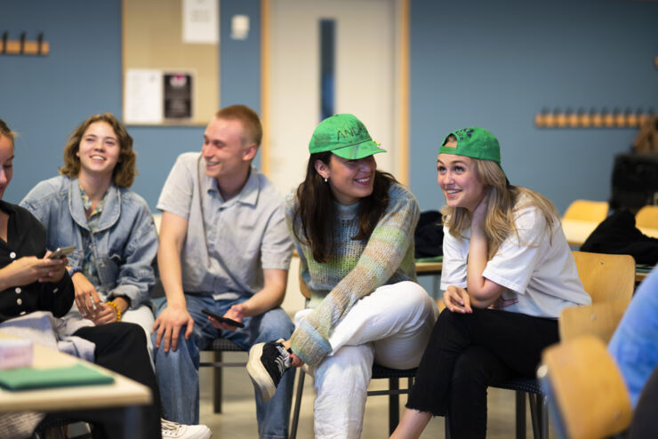 Grupp glada studenter i samband med mottagningsaktivitet på Campus Norrköping
