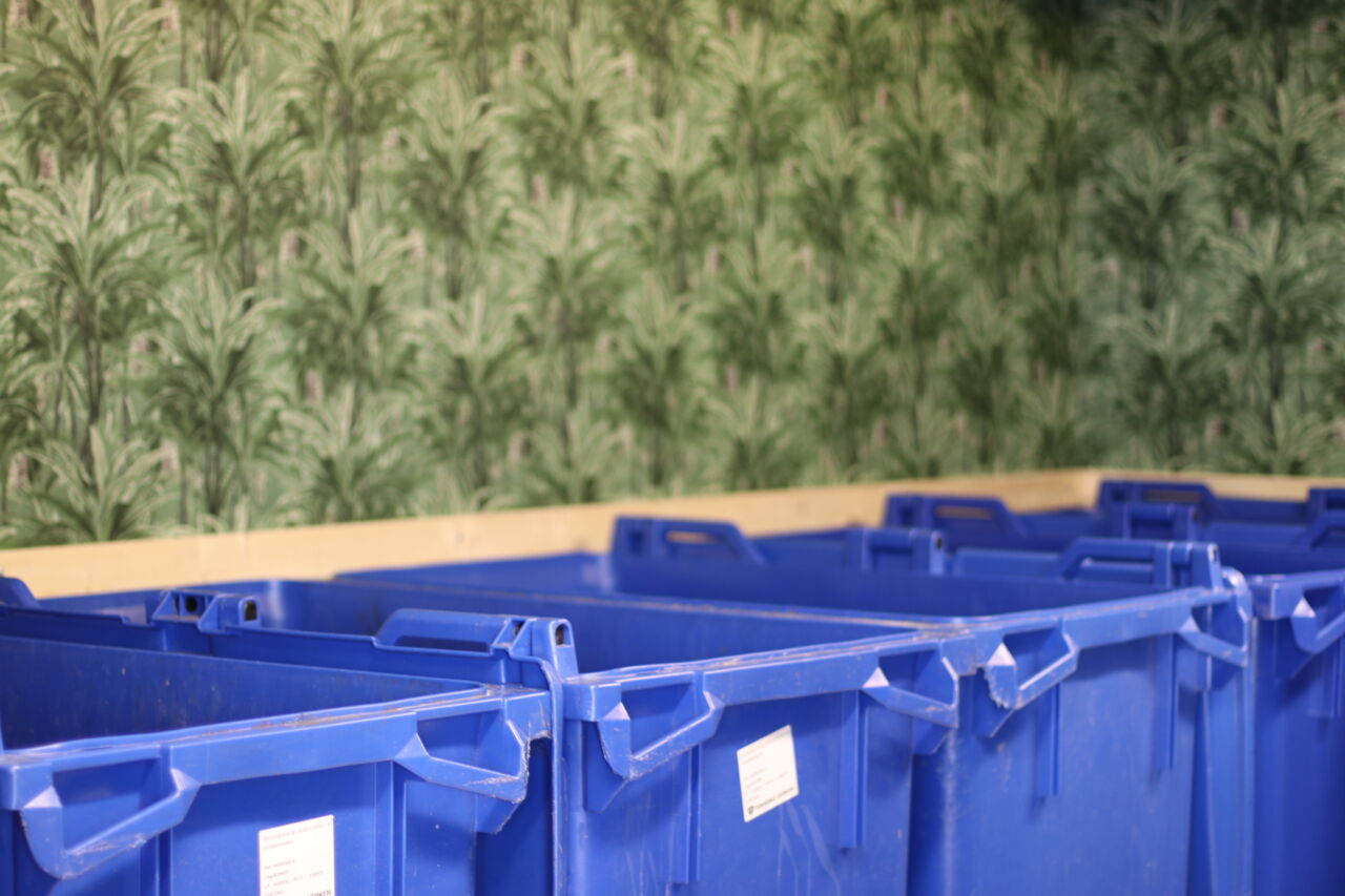 Bild på återvinningskärl.