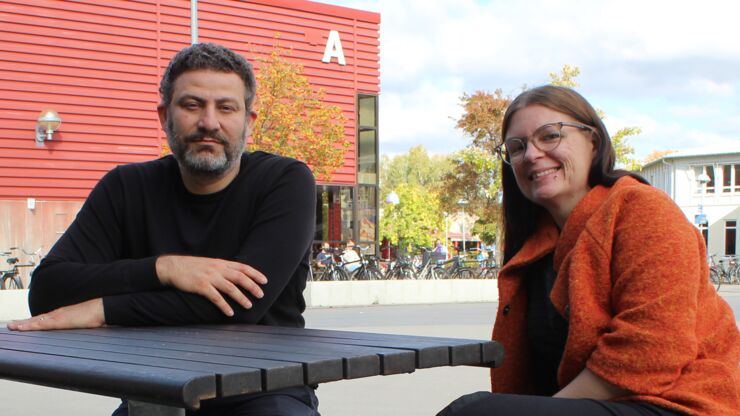 Roozbeh Feiz Aghaei och Madeleine Larsson, forskare vid kompetenscentret Biogas Research Center.