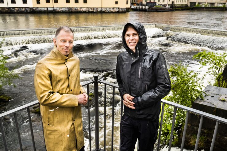 Toibas Andersson Granberg och Viktor Sköld Gustafsson i Norrköpings industrilandskap.