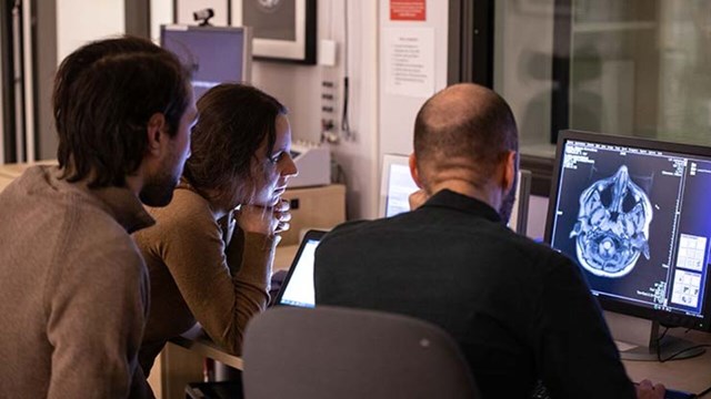Rebecca Böhme, Adam Enmalm and Reinoud Kaldewaij sit and monitor a scan at CMIV, Campus US.