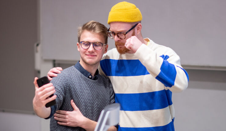 Albin Hansson och Magnus Göransson tar en selfie