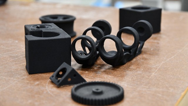 3D products in black material