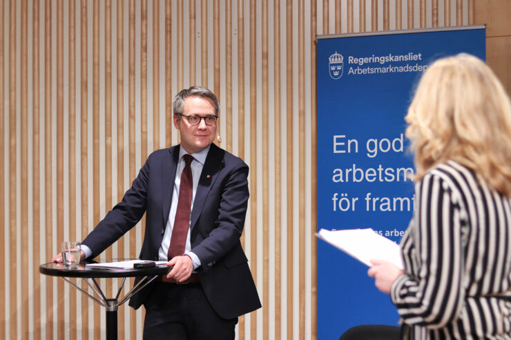 Bostadsminister Johan Danielsson.