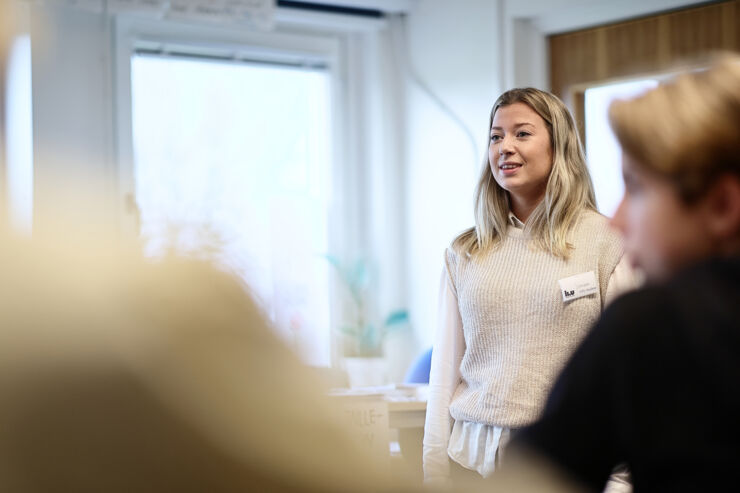 Lärarstudenten Johanna undervisar elever i årskurs 7