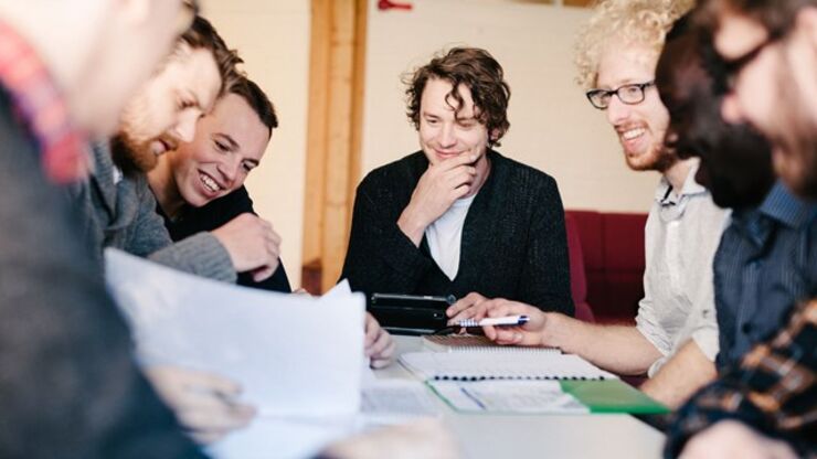 Gruppdiskussion om pedagogik och undervisning.