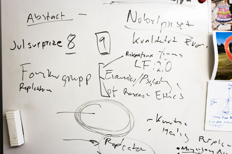 Anteckningar på whiteboard.