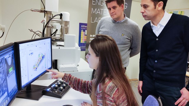 Mattias Calmunger, Cyrine Ben Belagem and Mohamed Loukil in the lab.