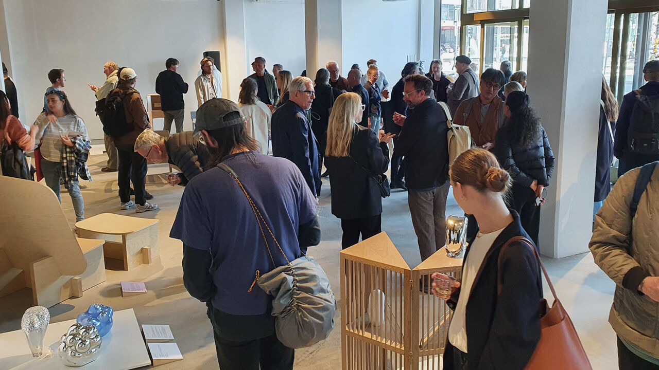 Besökare på vernissage