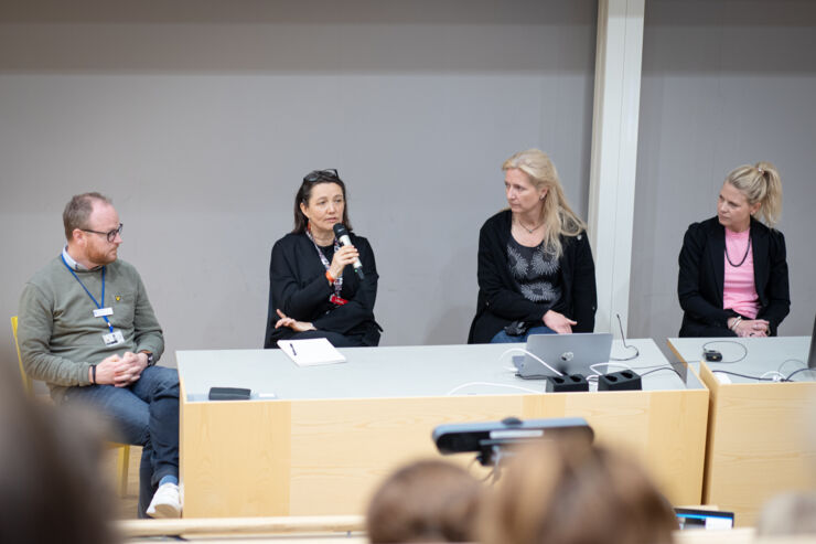 Marit Karlsson med övriga i panelen diskuterar under temadagen.