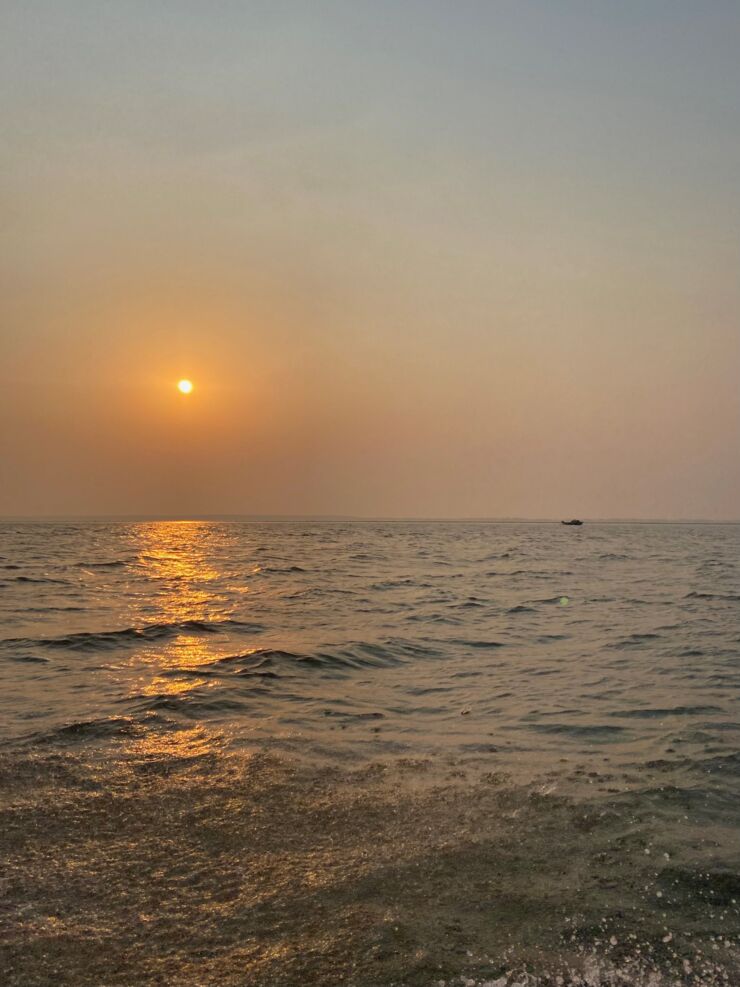 Solnedgång över Bangaliska viken.