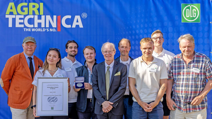 gruppbild på svenska teamet som van silvermedalj i Agritechnica Innovations Award