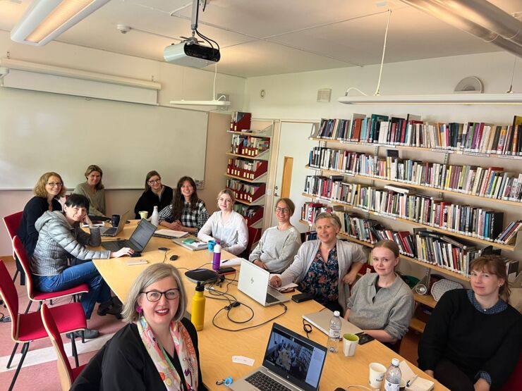 Forskare från CMHB tillsammans med besökande studenter från University of Glasgow vid ett seminarium.