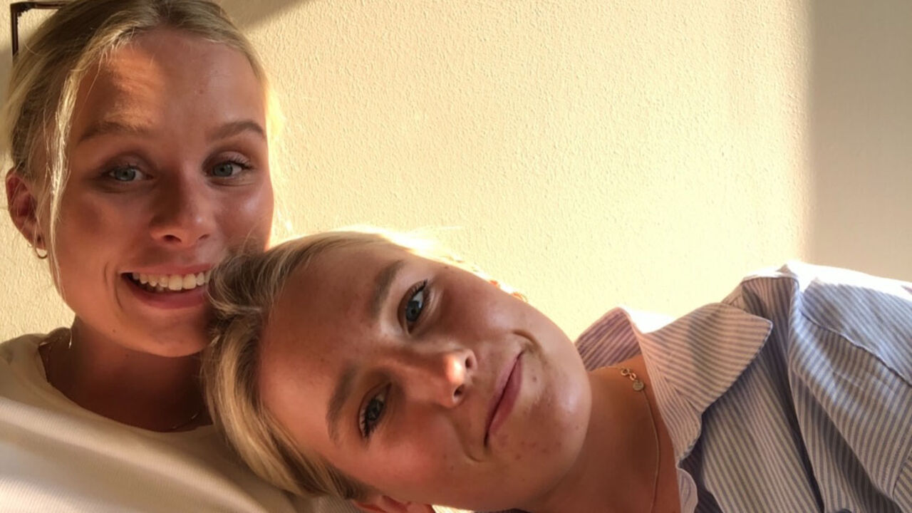 Två kvinnliga studenter