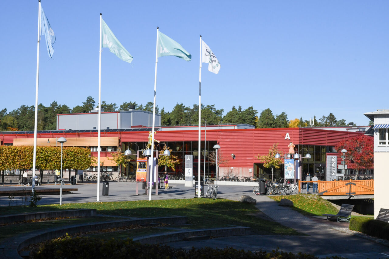 Campus Valla med A-huset i fokus.