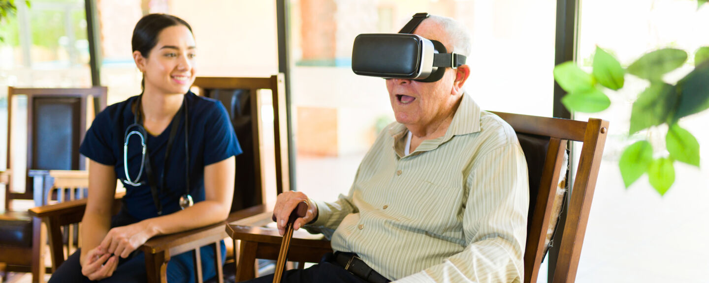 Older man with VR-glasses.