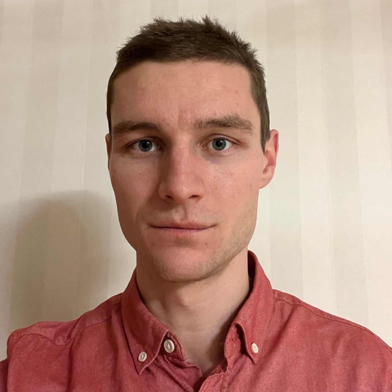 porträtt bild på en man.