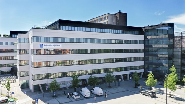 Vy över Universitetssjukhuset i Linköpings Norra entre.