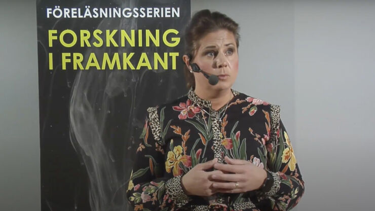 Mathilda Björk presenterar sin forskning i filmen.