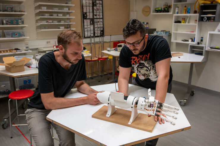 Student talking with the teacher about the project. 