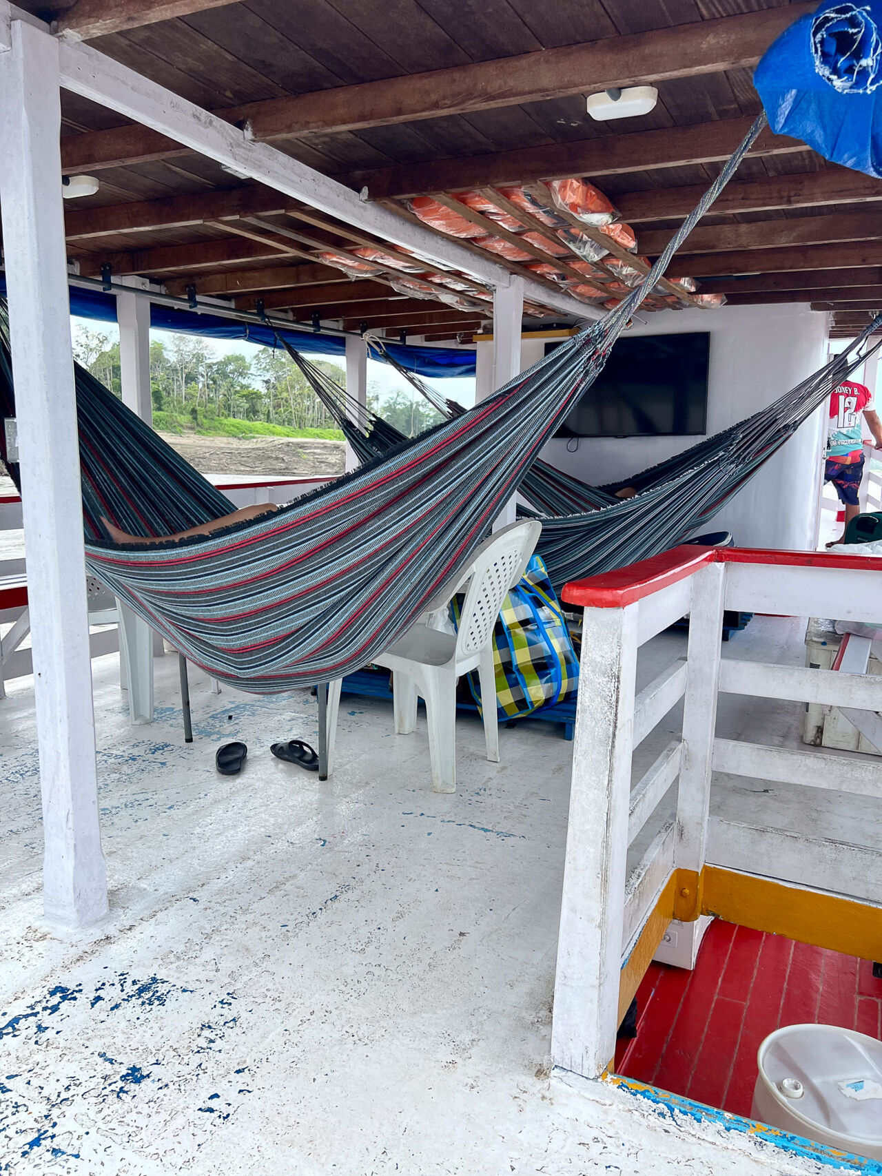 Hängmatta på båten där forskarna bodde.