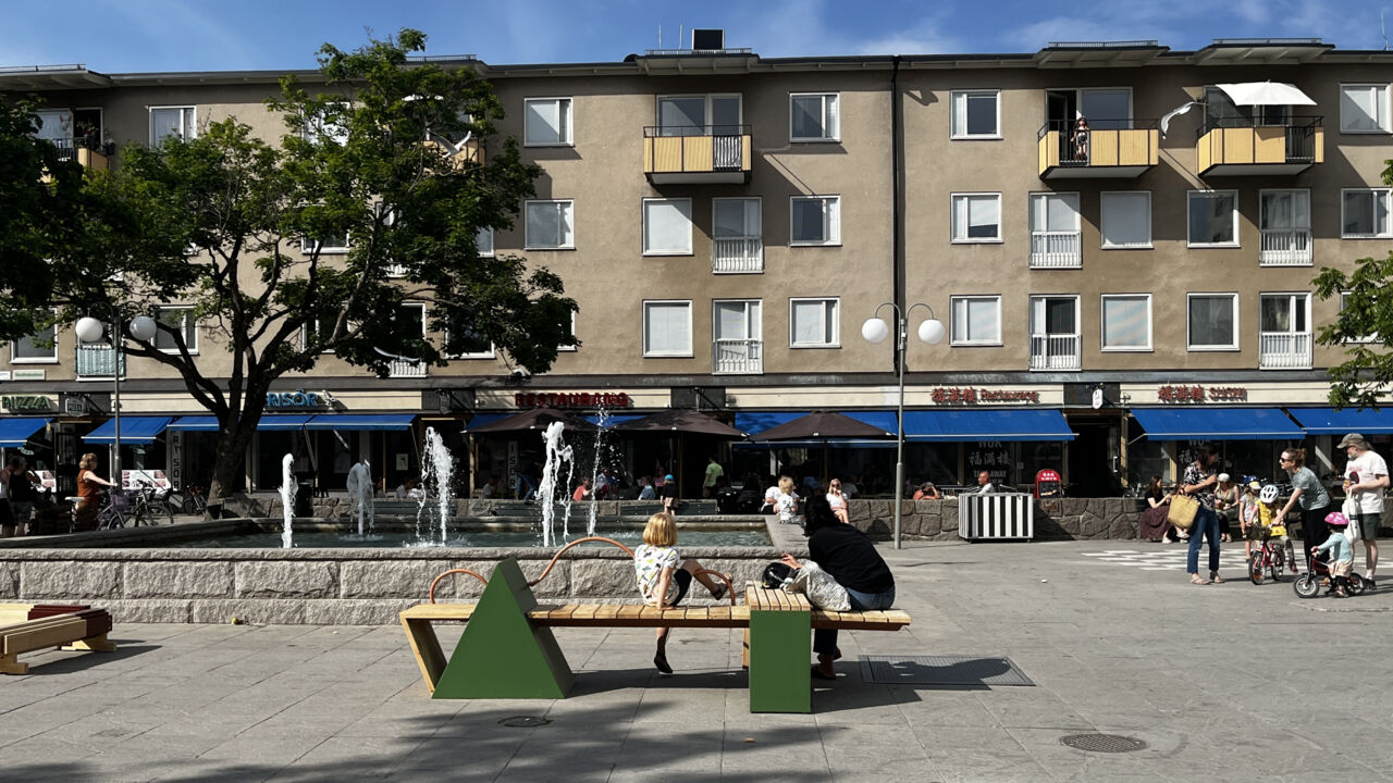 Lekfullt när Malmstens intar Lagaplan.