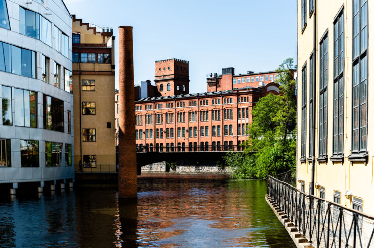 Byggnader vid vatten