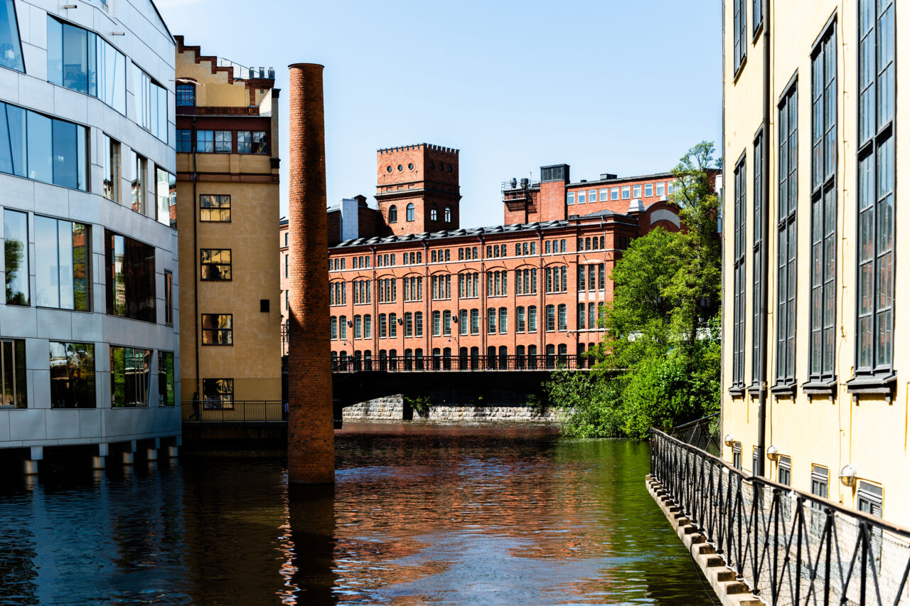 Byggnader vid vatten