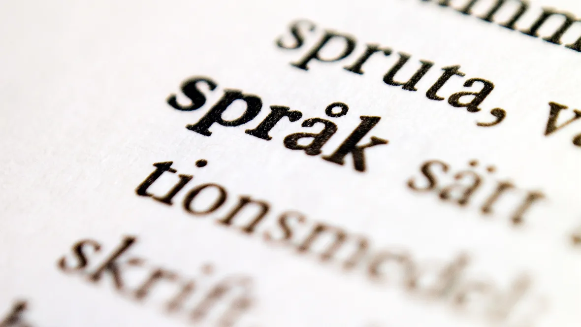 Bokstäver på en vit bakgrund.