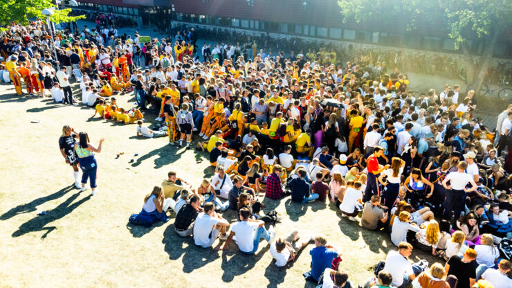 Students queuing for a ticket drop at Campus Valla.