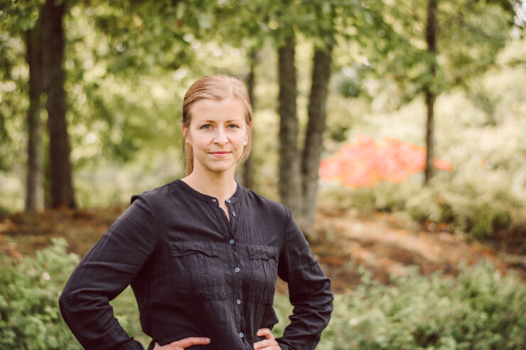 Maria Jernnäs outside with trees in the background