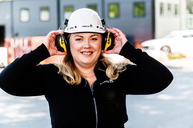 Woman wearing a helmet