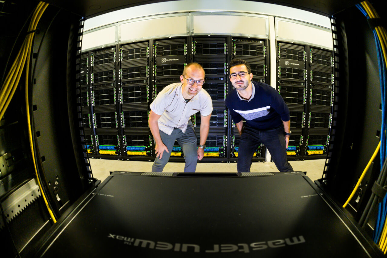 Mika Gustafsson and David Martinez peeking into a server rack in the data center in Kärnhuset, NSC.