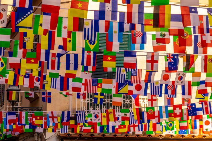 En mängd flaggor från olika länder