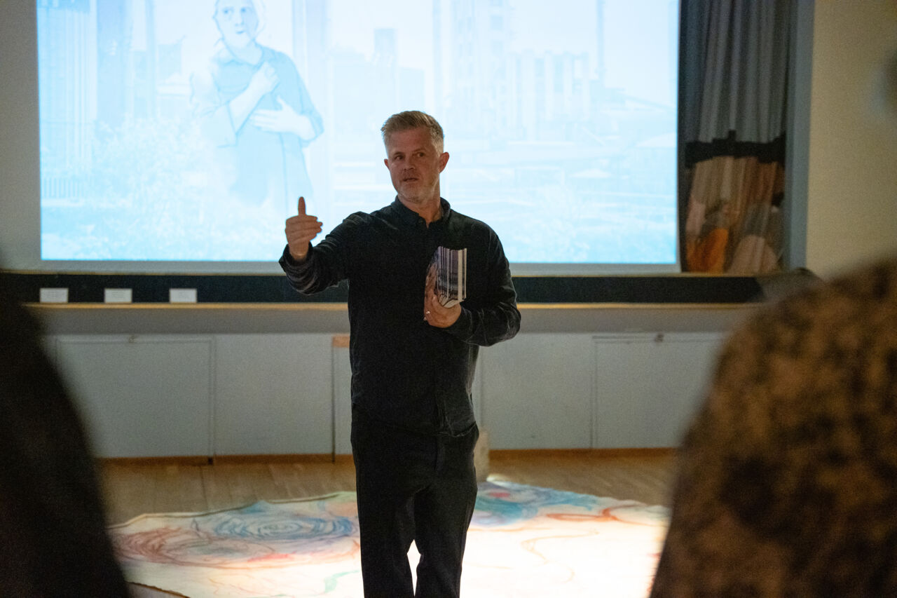 Clifton Evers under konstutställningen 