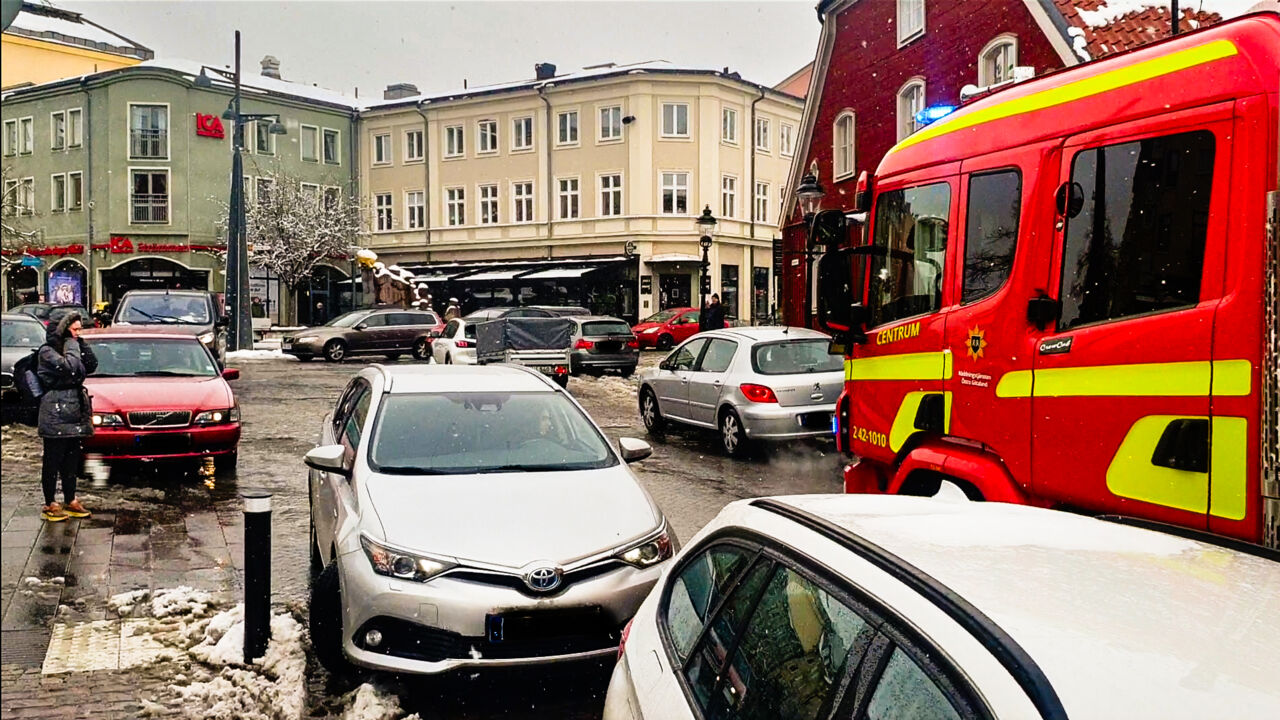 Bilar i rusningstrafik.