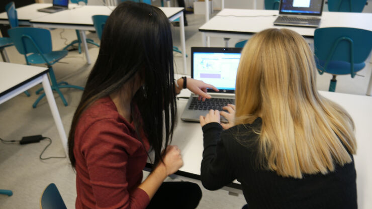 Students using the visualisation program