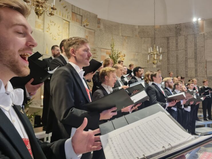Linköpings studentsångare sjunger i kyrka