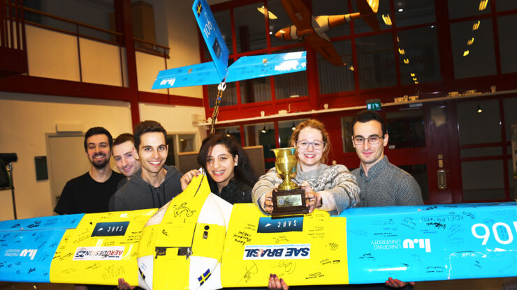Aeronautical students with small aircraft assembled at LiU. 