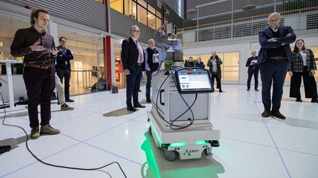 ELLIIT Joint Autonomous Systems Lab in Linköping and Lund visar upp självkörande robot i Visionen.
