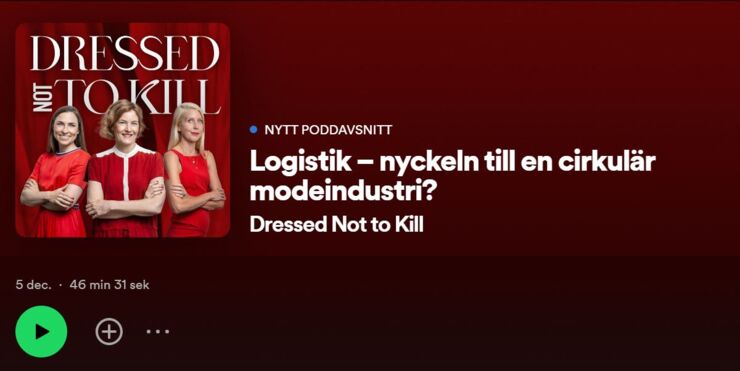 Två Kvinnor i röda klänningar, poserar.