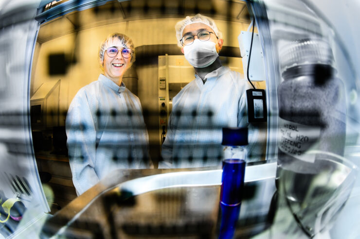 Two persons in labcoats in a lab.